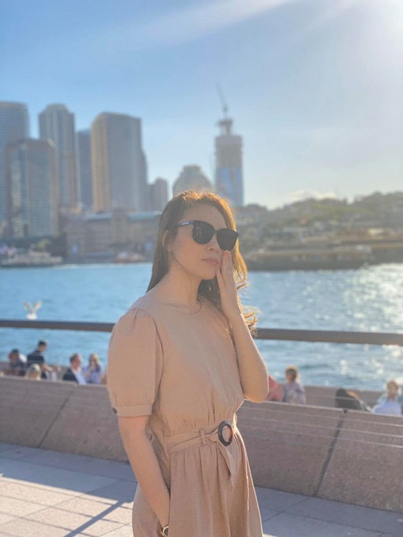 Kết thúc show diễn ở Úc, Mỹ Tâm diện đồ sương sương thảnh thơi đi dạo-5