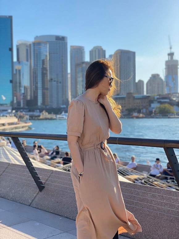 Kết thúc show diễn ở Úc, Mỹ Tâm diện đồ sương sương thảnh thơi đi dạo-6