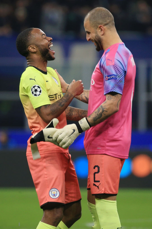 Ngày đen đủi của nhà vô địch nước Anh tại Champions League: Thủ môn số 1 chấn thương, thủ môn thứ 2 vào thay rồi ăn thẻ đỏ-6