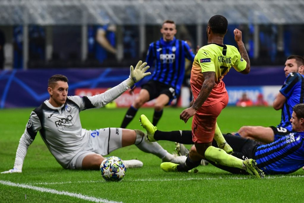 Ngày đen đủi của nhà vô địch nước Anh tại Champions League: Thủ môn số 1 chấn thương, thủ môn thứ 2 vào thay rồi ăn thẻ đỏ-7