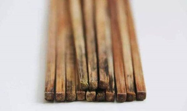Phát hiện đũa có đặc điểm này cần vứt ngay, kẻo ăn phải chất gây ung thư-1