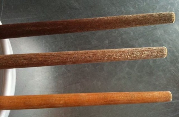 Phát hiện đũa có đặc điểm này cần vứt ngay, kẻo ăn phải chất gây ung thư-4