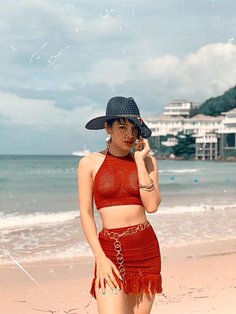 Phương Trinh Jolie bị chụp lén mặc bikini quyến rũ hút mắt trong bụi cây-2