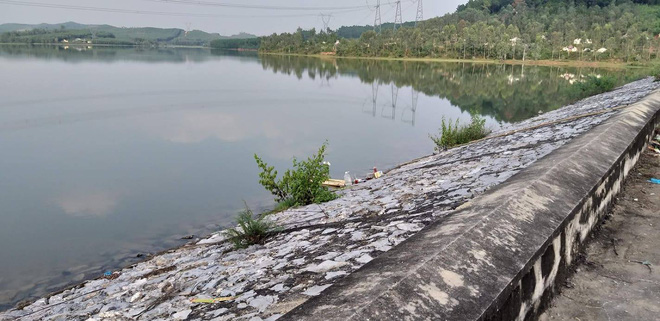 Vụ bà đẩy cháu xuống đập nước: CA đang làm rõ thông tin sát hại cháu vì gói bảo hiểm-2