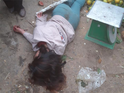 Nữ sinh bị tát liên tiếp vào mặt-1