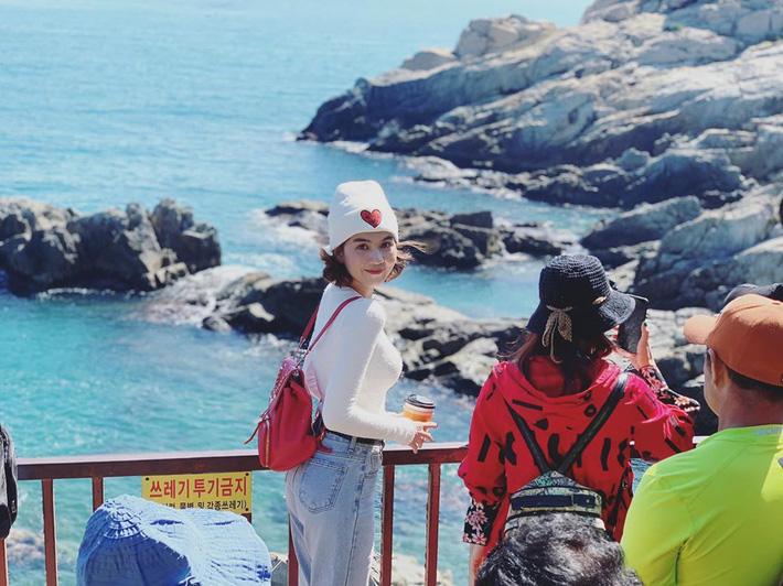 Hay bị chê sến nhưng Ngọc Trinh vẫn mê tít màu hồng chói lọi, công nhận rất nổi bật nhưng cũng lắm lúc lao đao” nhan sắc-4