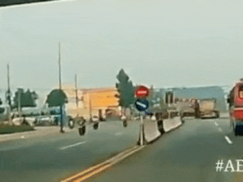 Sinh viên ĐH Kiến Trúc nhảy lầu tử vong, rơi trúng sinh viên khác khiến người này nguy kịch-3