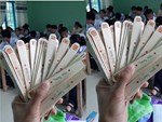 Học sinh quên ghi tên trong bài kiểm tra, thầy giáo lại nhắc khéo bằng dòng thơ ngọt ngào khiến dân mạng thả triệu like”-2