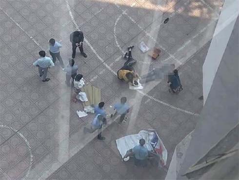 Nam sinh qua nguy kịch sau khi bị người rơi từ tầng 13 đè trúng-2