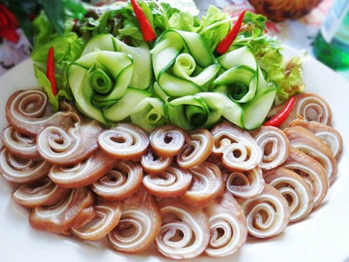 Luộc tai lợn trắng giòn sần sật lại không thâm xỉn chỉ cần cho thêm một thứ này, ai ăn cũng mê ngay