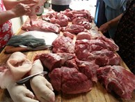 Đi chợ mua thịt nhưng mấy ai biết: Vì sao người bán hàng dùng giẻ để lau thịt?