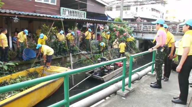 Sau hơn nửa tháng bị phế truất, hình ảnh cuối cùng của Hoàng quý phi Thái Lan bị rò rỉ khiến cộng đồng mạng phát sốt-3