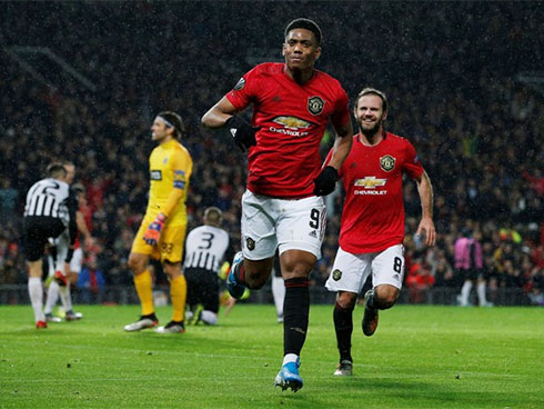 Sir Alex tranh cãi với Ed Woodward khiến CĐV MU chú ý-3