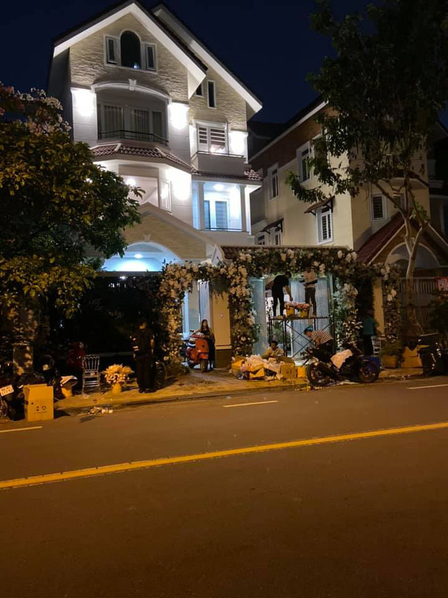 Sát giờ diễn ra lễ cưới, Đông Nhi nhá hàng khung cảnh tràn ngập hoa được chuẩn bị cho lễ vu quy, người hâm mộ thi nhau vào chúc mừng-4