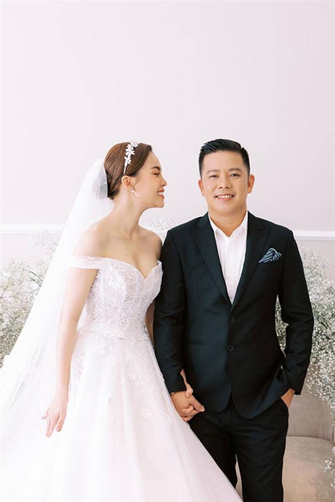 Giang Hồng Ngọc bế con trai chụp ảnh cưới với chồng hơn 8 tuổi-2