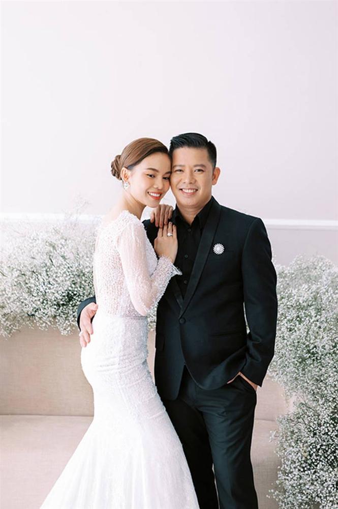 Giang Hồng Ngọc bế con trai chụp ảnh cưới với chồng hơn 8 tuổi-6