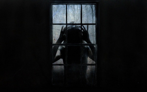 Con gái 6 tuổi khóc, bảo rằng búp bê nhìn mình chằm chằm vào ban đêm, bố mẹ lạnh người khi tìm ra sự thật-3