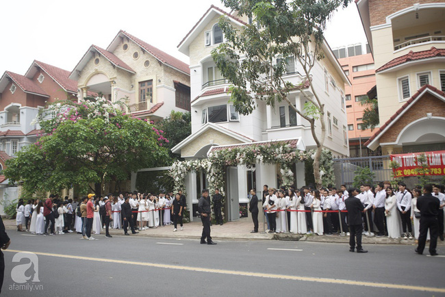 Lễ rước dâu Đông Nhi - Ông Cao Thắng: Lộ diện bố chồng quyền lực của Đông Nhi-43