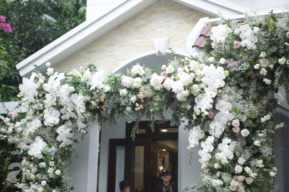 Lễ rước dâu Đông Nhi - Ông Cao Thắng: Lộ diện bố chồng quyền lực của Đông Nhi-46