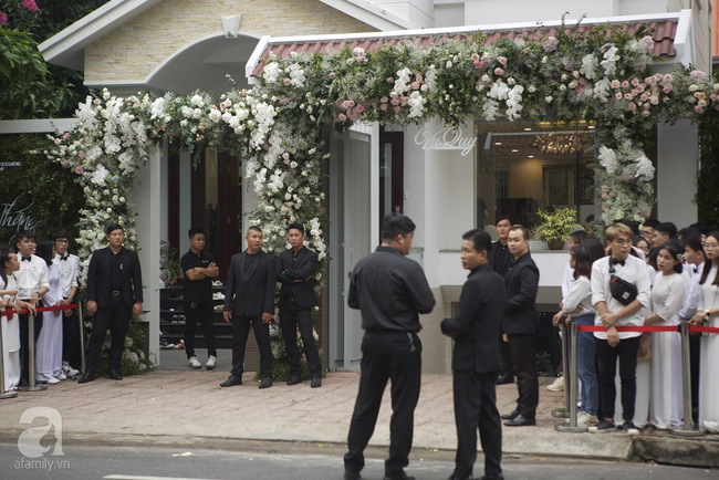 Lễ rước dâu Đông Nhi - Ông Cao Thắng: Lộ diện bố chồng quyền lực của Đông Nhi-44