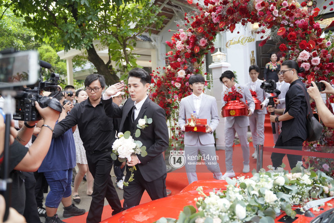 Lễ rước dâu Đông Nhi - Ông Cao Thắng: Lộ diện bố chồng quyền lực của Đông Nhi-31