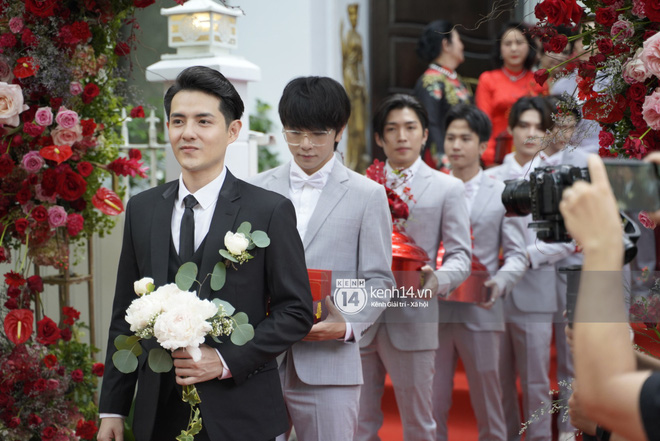 Lễ rước dâu Đông Nhi - Ông Cao Thắng: Lộ diện bố chồng quyền lực của Đông Nhi-33
