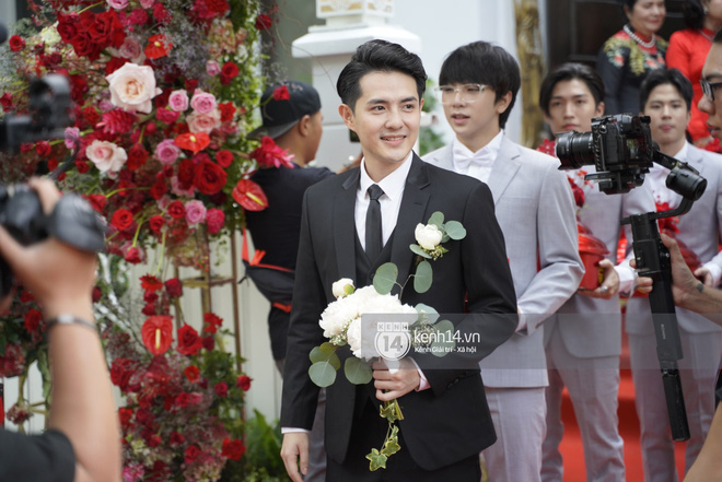Lễ rước dâu Đông Nhi - Ông Cao Thắng: Lộ diện bố chồng quyền lực của Đông Nhi-34