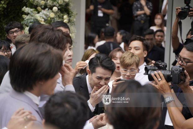 Lễ rước dâu Đông Nhi - Ông Cao Thắng: Lộ diện bố chồng quyền lực của Đông Nhi-24