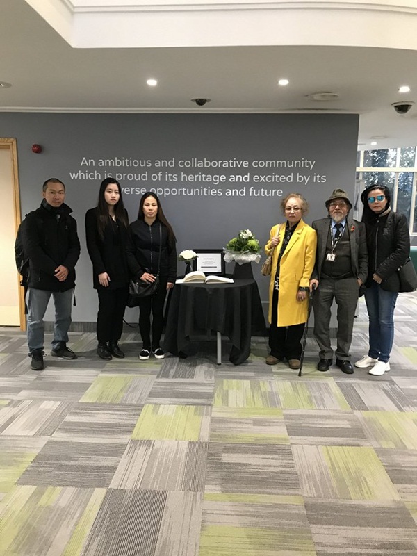 Ảnh: Đại sứ quán và người Việt tại Anh đặt hoa tưởng niệm 39 nạn nhân ở Essex-9