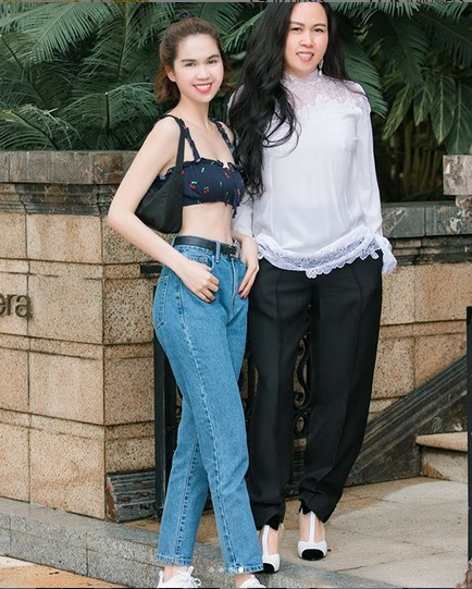 Ngọc Trinh diện áo chỉ che nổi vòng 1 ra phố đối lập Phượng Chanel kín cổng cao tường vẫn bị chê lúa-3