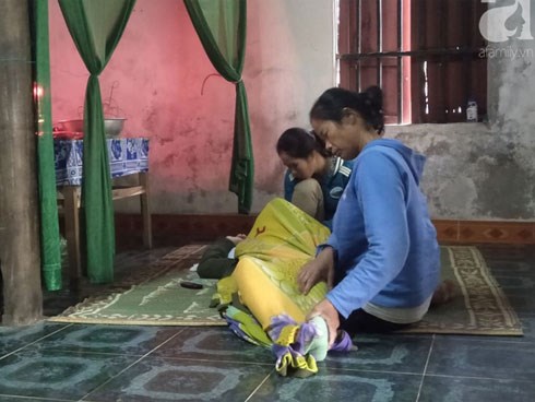 Vợ muốn sanh Anh nhìn mặt chồng lần cuối nhưng còn đàn con nheo nhóc, còn khoản nợ đầm đìa đành khóc nghẹn