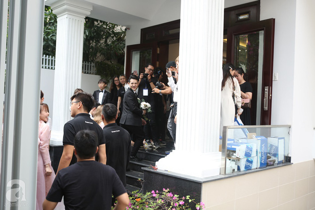 Lễ rước dâu Đông Nhi - Ông Cao Thắng: Lộ diện bố chồng quyền lực của Đông Nhi-15