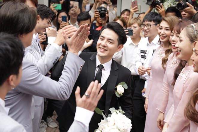 Lễ rước dâu Đông Nhi - Ông Cao Thắng: Lộ diện bố chồng quyền lực của Đông Nhi-18