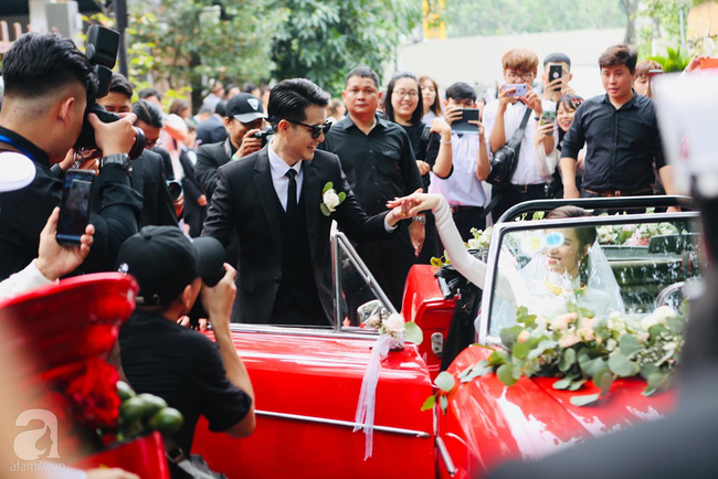 Lễ rước dâu Đông Nhi - Ông Cao Thắng: Lộ diện bố chồng quyền lực của Đông Nhi-2