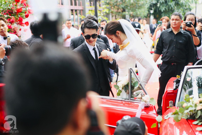 Lễ rước dâu Đông Nhi - Ông Cao Thắng: Lộ diện bố chồng quyền lực của Đông Nhi-3