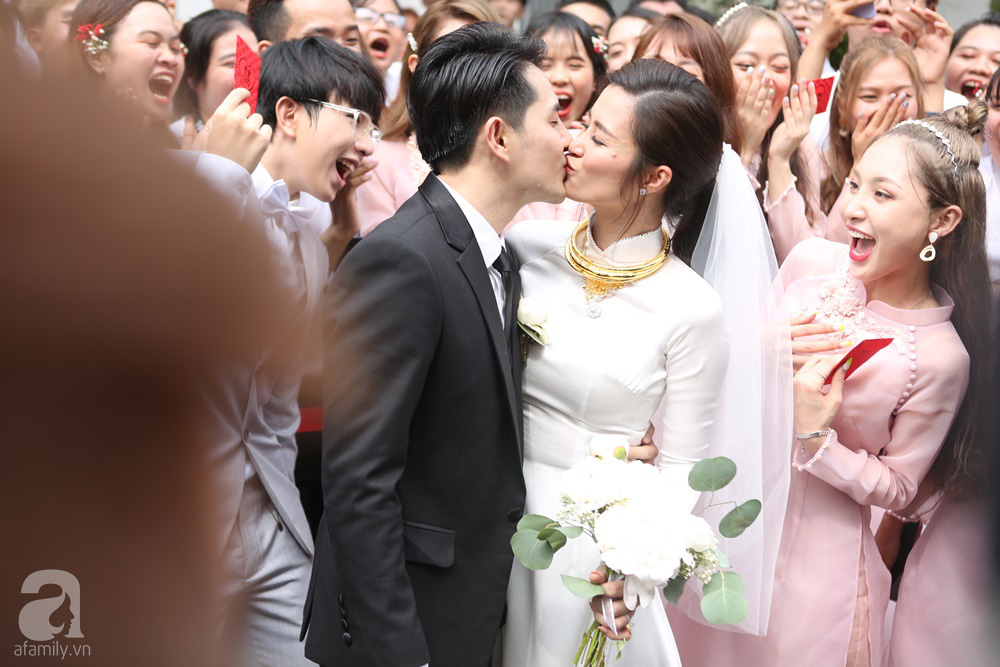 Lễ rước dâu Đông Nhi - Ông Cao Thắng: Lộ diện bố chồng quyền lực của Đông Nhi-8