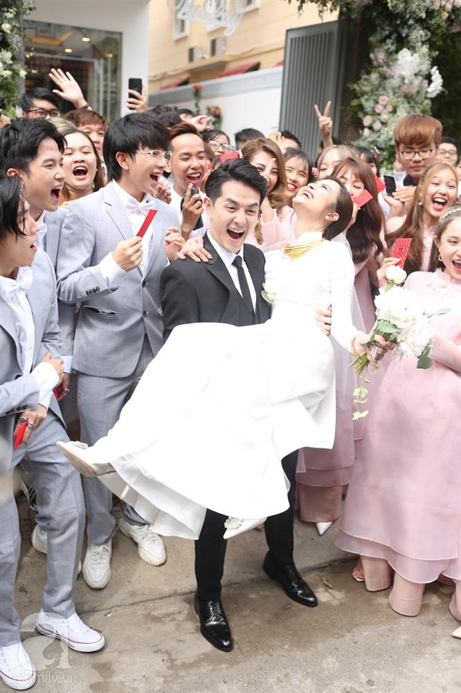 Lễ rước dâu Đông Nhi - Ông Cao Thắng: Lộ diện bố chồng quyền lực của Đông Nhi-9