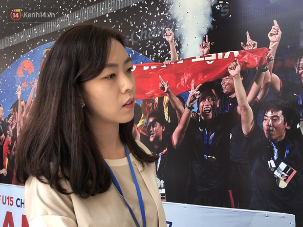 Nữ phóng viên xinh đẹp xứ kim chi: Người dân Hàn Quốc rất quan tâm đến mức lương của HLV Park Hang Seo tại Việt Nam-1
