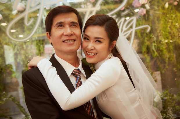 Ảnh nét căng bên trong lễ trước dâu Đông Nhi: Nữ chính đẹp xuất thần, không ngừng chăm sóc hôn phu như ngày mới yêu!-11