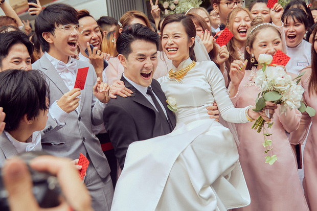 Ảnh nét căng bên trong lễ trước dâu Đông Nhi: Nữ chính đẹp xuất thần, không ngừng chăm sóc hôn phu như ngày mới yêu!-15