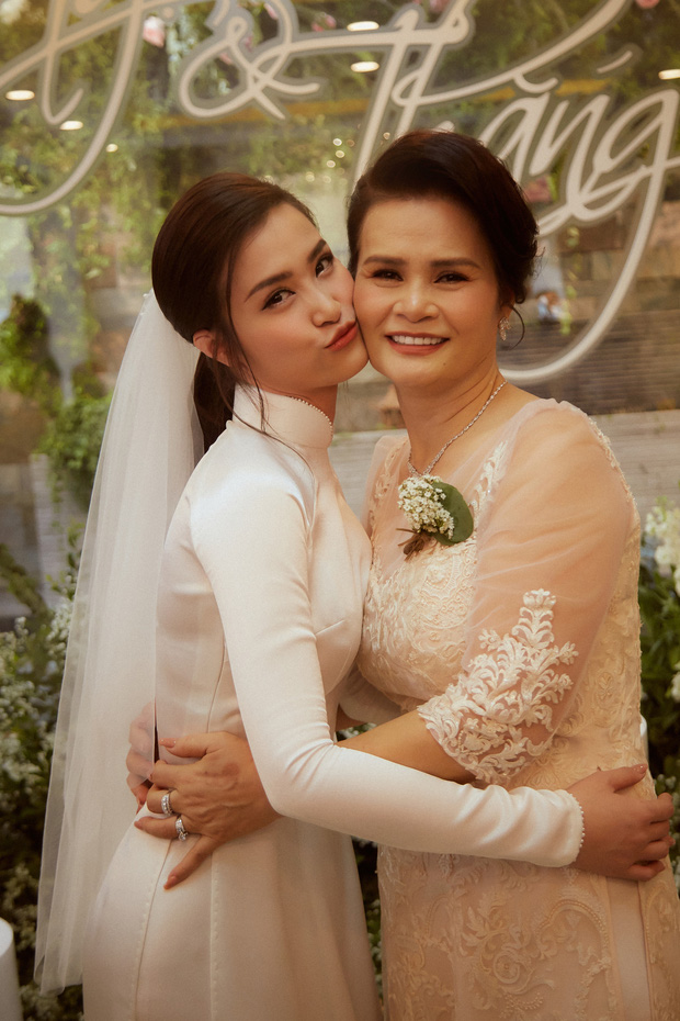 Ảnh nét căng bên trong lễ trước dâu Đông Nhi: Nữ chính đẹp xuất thần, không ngừng chăm sóc hôn phu như ngày mới yêu!-9