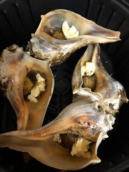 Khoe hình tự nấu ăn ngập ngụa đồ ngon nhưng nam ca sĩ 2 con bị bạn bè phẫn nộ-3