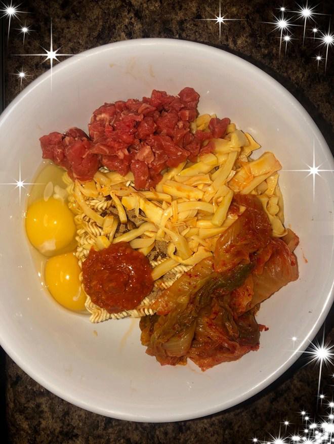 Khoe hình tự nấu ăn ngập ngụa đồ ngon nhưng nam ca sĩ 2 con bị bạn bè phẫn nộ-12