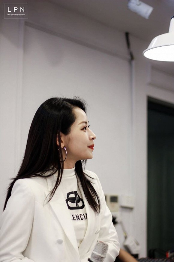 Chi Pu tung loạt ảnh quá ư là xinh chụp trong buổi họp fan tại Hà Nội-5