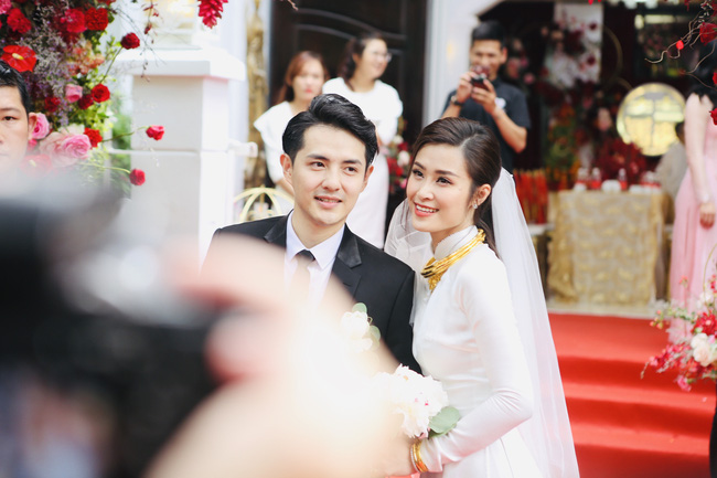 Chia sẻ bất ngờ của bố Ông Cao Thắng về Đông Nhi trong lễ rước dâu-2