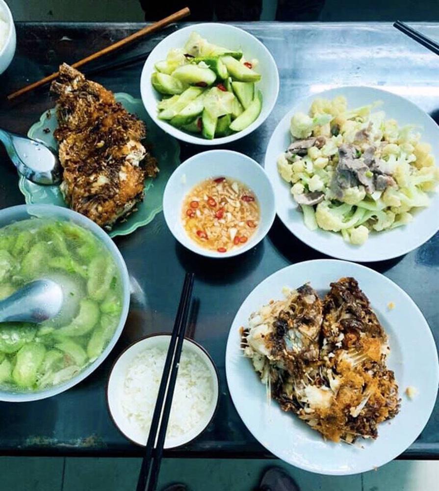 Ra mắt nhà bạn trai, cô gái trổ tài rán cá nhưng tới cuối phải lên mạng cầu cứu và nhận xét từ phụ huynh-4