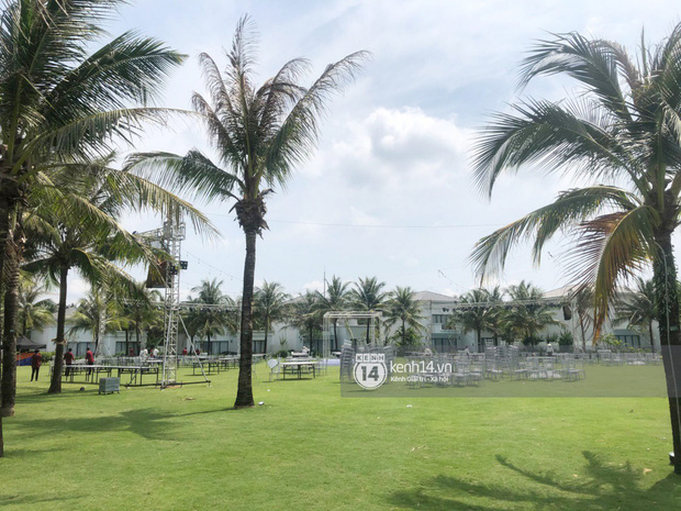 Clip từ Phú Quốc: Đông Nhi cười tươi hết cỡ, bất chấp mệt mỏi cùng ê-kíp gấp rút chuẩn bị lễ cưới tới tối muộn-10