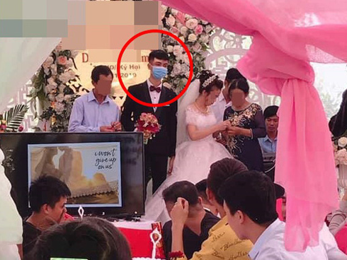 Đám cưới gây xôn xao MXH: Chú rể mang khẩu trang lên làm lễ, nhưng nét mặt anh chàng mới thật sự khó hiểu