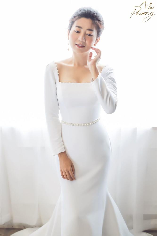 Mai Phương diện váy bó sát, tươi tắn khi sức khỏe ngày càng hồi phục-1