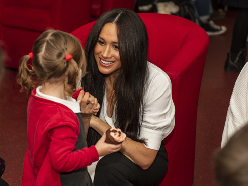 Meghan Markle bị chê gương mặt ảm đạm, không thể chán hơn khi tiếp tục xuất hiện cùng chị dâu Kate-7